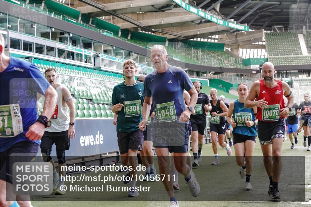 13.09.2026 - 21. swb-Marathon Bremen Michael Burmester http://msf.ph/oto/10456711 13.09.2026 13:11:21 Laufen im Stadion 265, 373, 581, 703, 843, 984, 1113, 1180, 1226, 1435, 1738, 1849, 1851, 1855, 1867, 1894, 1936, 1952, 1967, 2202, 2248, 2268, 2281, 2284, 2299, 2330, 2333, 2339, 2342, 2353, 2375, 2377, 2398, 2426, 2432, 2443, 2530, 2531, 2553, 2589, 2654, 2659, 2669, 2673, 2682, 2714, 2784, 2785, 2804, 2819, 2822, 2836, 2850, 2907, 2920, 2932, 2976, 3026, 3027, 3063, 3079, 3082, 3089, 3122, 3159, 3174, 3207, 3208, 3308, 3328, 3349, 3352, 3370, 3409, 3410, 3470, 3549, 551 meine-sportfotos.de