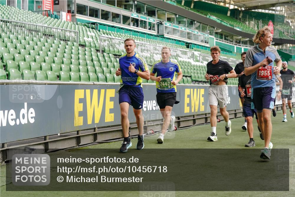 13.09.2026 - 21. swb-Marathon Bremen Michael Burmester http://msf.ph/oto/10456718 13.09.2026 12:53:37 Laufen im Stadion 102, 107, 145, 189, 313, 376, 385, 472, 481, 541, 560, 615, 616, 666, 675, 683, 696, 740, 755, 792, 816, 827, 982, 985, 987, 1033, 1056, 1076, 1207, 1232, 1252, 1297, 1419, 1433, 1445, 1468, 1528, 1542, 1551, 1631, 1646, 1658, 1664, 1704, 1707, 1814, 2007, 2043, 2055, 2203, 2280, 2350, 2362, 2401, 2422, 2454, 2480, 2498, 2499, 2623, 2701, 2767, 2820, 2824, 2858, 2882, 2913, 2962, 2971, 2997, 3054, 3085, 3149, 3236, 3336, 3357, 3362, 3413, 3448, 3988, 4283, 4605 meine-sportfotos.de