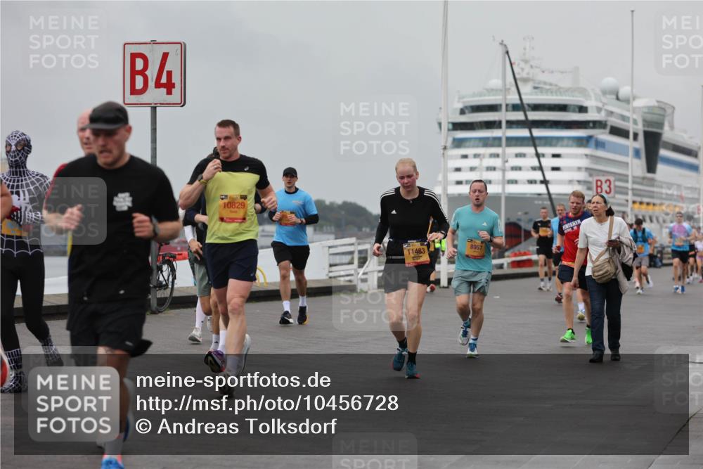 13.09.2026 - Kiel Lauf Andreas Tolksdorf http://msf.ph/oto/10456728 13.09.2026 11:57:31 Kiellinie 4, 10829, 11483, 8957, 3 meine-sportfotos.de