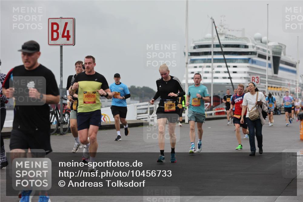 13.09.2026 - Kiel Lauf Andreas Tolksdorf http://msf.ph/oto/10456733 13.09.2026 11:57:31 Kiellinie 4, 128, 10829, 8957, 11483, 3 meine-sportfotos.de