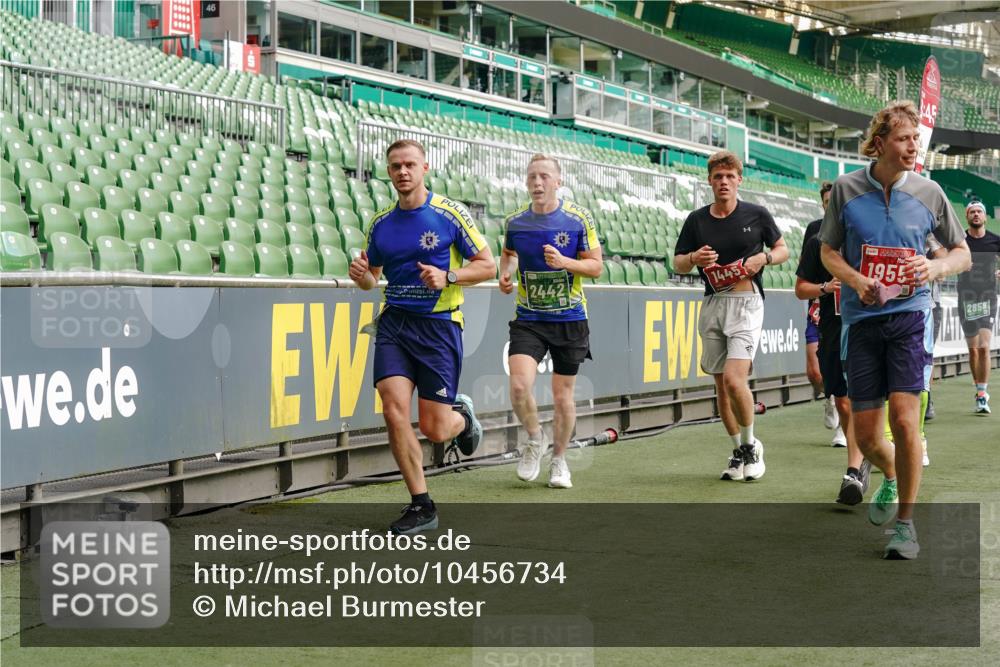 13.09.2026 - 21. swb-Marathon Bremen Michael Burmester http://msf.ph/oto/10456734 13.09.2026 12:53:37 Laufen im Stadion 102, 107, 145, 189, 313, 376, 385, 472, 481, 541, 560, 615, 616, 666, 675, 683, 696, 740, 755, 792, 816, 827, 982, 985, 987, 1033, 1056, 1076, 1207, 1232, 1252, 1297, 1419, 1433, 1445, 1468, 1528, 1542, 1551, 1631, 1646, 1658, 1664, 1704, 1707, 1814, 2007, 2043, 2055, 2203, 2280, 2350, 2362, 2401, 2422, 2454, 2480, 2498, 2499, 2623, 2701, 2767, 2820, 2824, 2858, 2882, 2913, 2962, 2971, 2997, 3054, 3085, 3149, 3236, 3336, 3357, 3362, 3413, 3448, 3988, 4283, 4605 meine-sportfotos.de