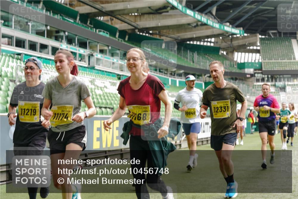 13.09.2026 - 21. swb-Marathon Bremen Michael Burmester http://msf.ph/oto/10456748 13.09.2026 10:33:20 Laufen im Stadion 10018, 10067, 10078, 10166, 10177, 10184, 10203, 10211, 10226, 10236, 10240, 10243, 10246, 10249, 10256, 10297, 10300, 10322, 10355, 10365, 10372, 10374, 10379, 10383, 10394, 10408, 10410, 10415, 10423, 10428, 10443, 10486, 10494, 10517, 10518, 10530, 10540, 10550, 10565, 10578, 10604, 10646, 10668, 10670, 10673, 10675, 10687, 10690, 10691, 10699, 10703, 10707, 10721, 10728, 10745, 10749, 10750, 10771, 10772, 10787, 10788, 10794, 10809, 10857 meine-sportfotos.de