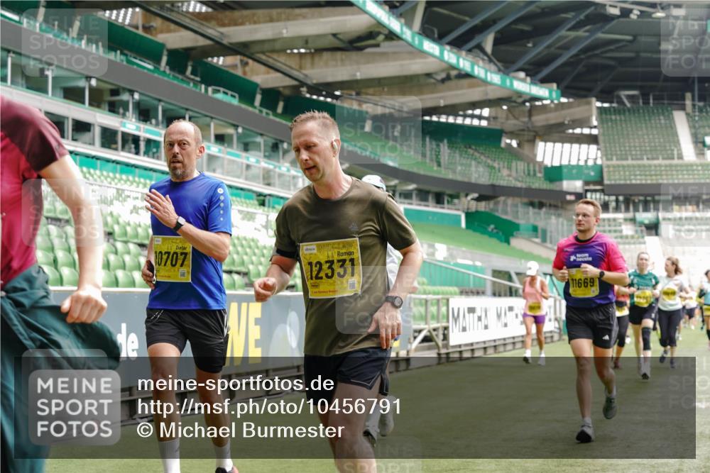 13.09.2026 - 21. swb-Marathon Bremen Michael Burmester http://msf.ph/oto/10456791 13.09.2026 10:33:21 Laufen im Stadion 10018, 10067, 10078, 10166, 10177, 10184, 10203, 10211, 10226, 10236, 10240, 10243, 10246, 10249, 10256, 10297, 10300, 10322, 10355, 10365, 10372, 10374, 10379, 10383, 10394, 10408, 10410, 10415, 10423, 10428, 10443, 10486, 10494, 10517, 10518, 10530, 10540, 10550, 10565, 10578, 10604, 10646, 10668, 10670, 10673, 10675, 10687, 10690, 10691, 10699, 10703, 10707, 10721, 10728, 10745, 10749, 10750, 10771, 10772, 10787, 10788, 10794, 10809, 10857 meine-sportfotos.de