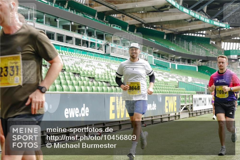 13.09.2026 - 21. swb-Marathon Bremen Michael Burmester http://msf.ph/oto/10456809 13.09.2026 10:33:21 Laufen im Stadion 10018, 10067, 10078, 10166, 10177, 10184, 10203, 10211, 10226, 10236, 10240, 10243, 10246, 10249, 10256, 10297, 10300, 10322, 10355, 10365, 10372, 10374, 10379, 10383, 10394, 10408, 10410, 10415, 10423, 10428, 10443, 10486, 10494, 10517, 10518, 10530, 10540, 10550, 10565, 10578, 10604, 10646, 10668, 10670, 10673, 10675, 10687, 10690, 10691, 10699, 10703, 10707, 10721, 10728, 10745, 10749, 10750, 10771, 10772, 10787, 10788, 10794, 10809, 10857 meine-sportfotos.de