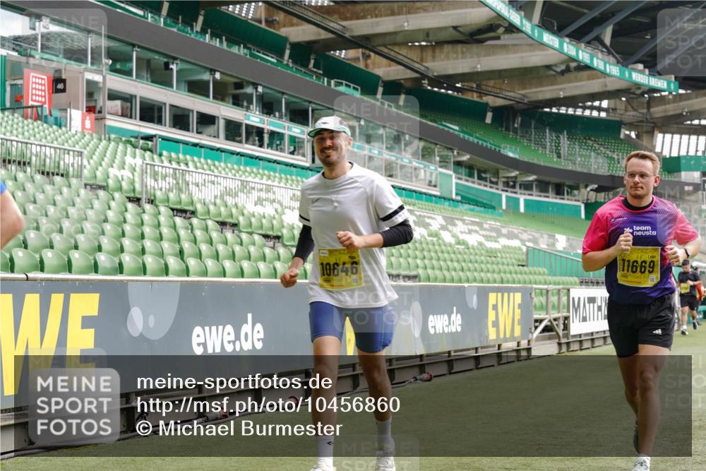 13.09.2026 - 21. swb-Marathon Bremen Michael Burmester http://msf.ph/oto/10456860 13.09.2026 10:33:22 Laufen im Stadion 10018, 10067, 10078, 10166, 10177, 10184, 10203, 10211, 10226, 10236, 10240, 10243, 10246, 10249, 10256, 10297, 10300, 10322, 10355, 10365, 10372, 10374, 10379, 10383, 10394, 10408, 10410, 10415, 10423, 10428, 10443, 10486, 10494, 10517, 10518, 10530, 10540, 10550, 10565, 10578, 10604, 10646, 10668, 10670, 10673, 10675, 10687, 10690, 10691, 10699, 10703, 10707, 10721, 10728, 10745, 10749, 10750, 10771, 10772, 10787, 10788, 10794, 10809, 10857 meine-sportfotos.de