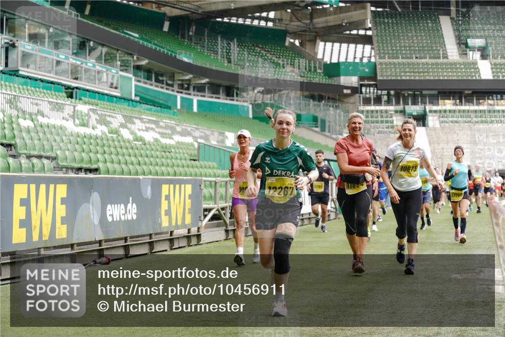 13.09.2026 - 21. swb-Marathon Bremen Michael Burmester http://msf.ph/oto/10456911 13.09.2026 10:33:23 Laufen im Stadion 10018, 10067, 10078, 10166, 10177, 10184, 10203, 10211, 10226, 10236, 10240, 10243, 10246, 10249, 10254, 10256, 10297, 10300, 10322, 10355, 10365, 10372, 10374, 10379, 10383, 10394, 10408, 10410, 10415, 10423, 10428, 10443, 10486, 10494, 10517, 10518, 10530, 10540, 10550, 10565, 10578, 10604, 10646, 10668, 10670, 10673, 10675, 10687, 10690, 10691, 10699, 10703, 10707, 10721, 10728, 10745, 10749, 10750, 10771, 10772, 10787, 10788, 10794, 10809, 10857 meine-sportfotos.de