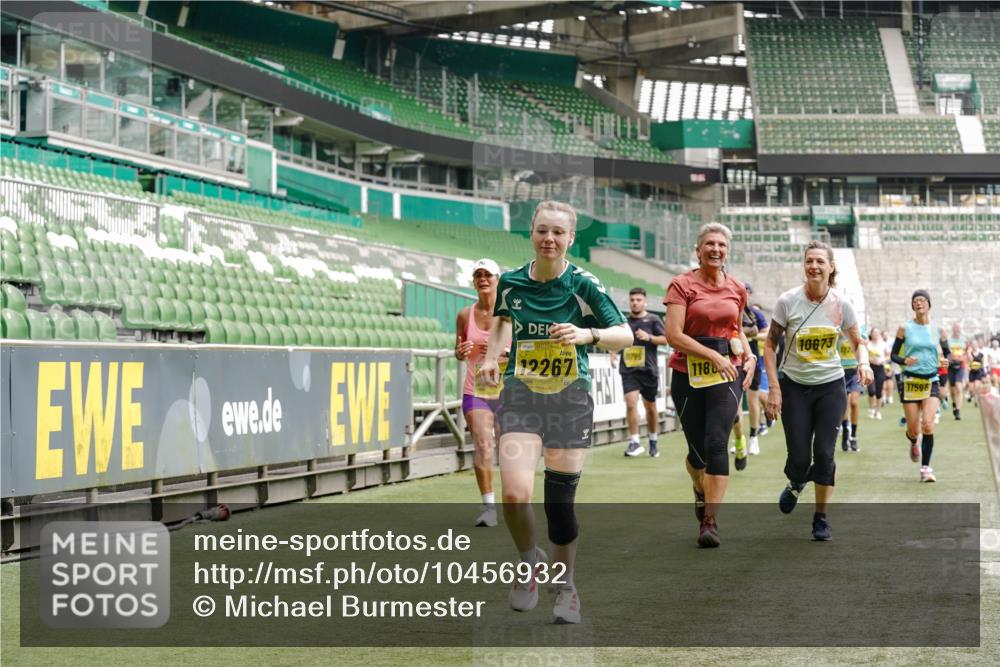 13.09.2026 - 21. swb-Marathon Bremen Michael Burmester http://msf.ph/oto/10456932 13.09.2026 10:33:24 Laufen im Stadion 10018, 10067, 10078, 10166, 10177, 10184, 10203, 10211, 10226, 10236, 10240, 10243, 10246, 10249, 10254, 10256, 10297, 10300, 10322, 10355, 10365, 10372, 10374, 10379, 10383, 10394, 10408, 10410, 10415, 10423, 10428, 10443, 10486, 10494, 10517, 10518, 10530, 10540, 10550, 10565, 10578, 10604, 10646, 10668, 10670, 10673, 10675, 10687, 10690, 10691, 10699, 10703, 10707, 10721, 10728, 10745, 10749, 10750, 10771, 10772, 10787, 10788, 10794, 10809, 10857 meine-sportfotos.de
