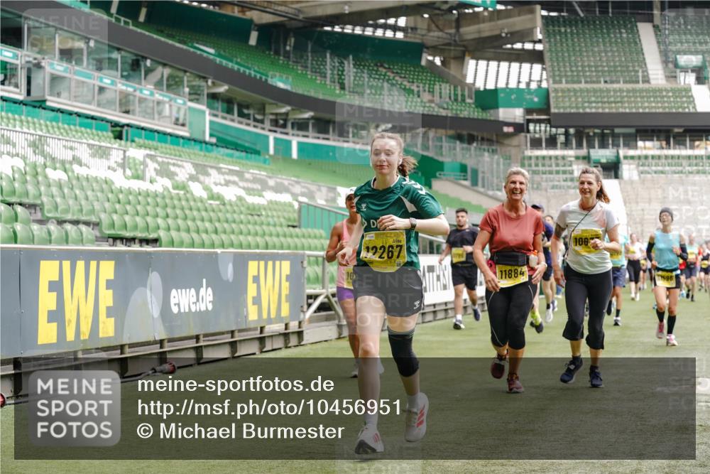 13.09.2026 - 21. swb-Marathon Bremen Michael Burmester http://msf.ph/oto/10456951 13.09.2026 10:33:24 Laufen im Stadion 10018, 10067, 10078, 10166, 10177, 10184, 10203, 10211, 10226, 10236, 10240, 10243, 10246, 10249, 10254, 10256, 10297, 10300, 10322, 10355, 10365, 10372, 10374, 10379, 10383, 10394, 10408, 10410, 10415, 10423, 10428, 10443, 10486, 10494, 10517, 10518, 10530, 10540, 10550, 10565, 10578, 10604, 10646, 10668, 10670, 10673, 10675, 10687, 10690, 10691, 10699, 10703, 10707, 10721, 10728, 10745, 10749, 10750, 10771, 10772, 10787, 10788, 10794, 10809, 10857 meine-sportfotos.de