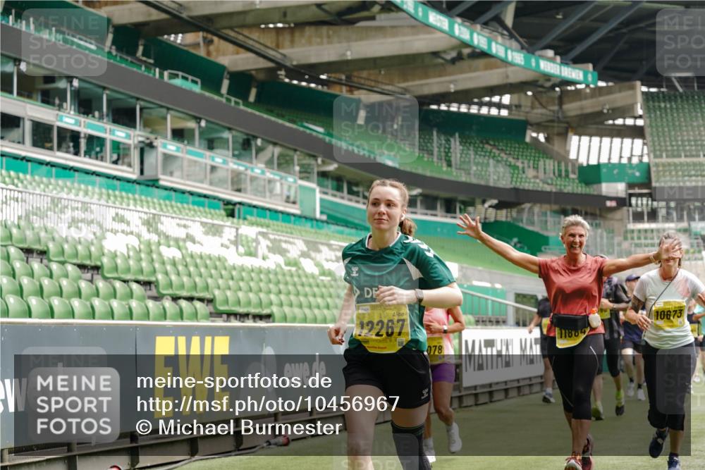13.09.2026 - 21. swb-Marathon Bremen Michael Burmester http://msf.ph/oto/10456967 13.09.2026 10:33:24 Laufen im Stadion 10018, 10067, 10078, 10166, 10177, 10184, 10203, 10211, 10226, 10236, 10240, 10243, 10246, 10249, 10254, 10256, 10297, 10300, 10322, 10355, 10365, 10372, 10374, 10379, 10383, 10394, 10408, 10410, 10415, 10423, 10428, 10443, 10486, 10494, 10517, 10518, 10530, 10540, 10550, 10565, 10578, 10604, 10646, 10668, 10670, 10673, 10675, 10687, 10690, 10691, 10699, 10703, 10707, 10721, 10728, 10745, 10749, 10750, 10771, 10772, 10787, 10788, 10794, 10809, 10857 meine-sportfotos.de