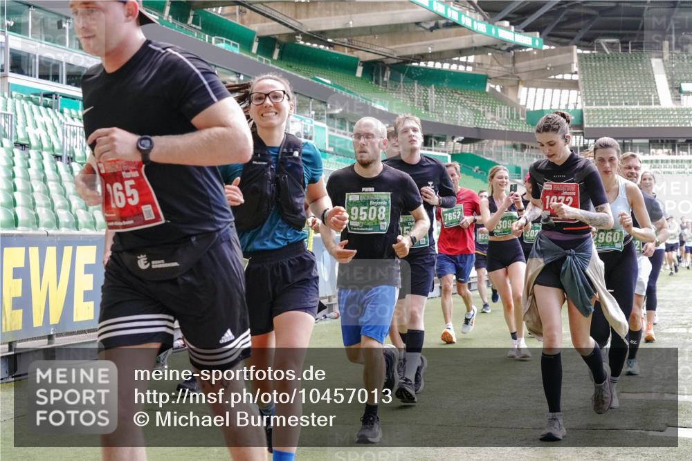 13.09.2026 - 21. swb-Marathon Bremen Michael Burmester http://msf.ph/oto/10457013 13.09.2026 13:11:26 Laufen im Stadion 265, 373, 581, 703, 843, 984, 1113, 1226, 1435, 1738, 1849, 1851, 1855, 1867, 1894, 1936, 1952, 1967, 2202, 2248, 2268, 2281, 2284, 2299, 2330, 2333, 2336, 2339, 2342, 2353, 2375, 2377, 2398, 2426, 2432, 2443, 2530, 2531, 2553, 2589, 2654, 2659, 2669, 2673, 2682, 2784, 2785, 2804, 2819, 2822, 2836, 2850, 2907, 2932, 2976, 3026, 3027, 3079, 3082, 3089, 3122, 3143, 3159, 3174, 3207, 3208, 3308, 3328, 3349, 3352, 3370, 3409, 3410, 3470, 3549, 551 meine-sportfotos.de