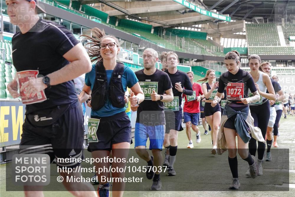 13.09.2026 - 21. swb-Marathon Bremen Michael Burmester http://msf.ph/oto/10457037 13.09.2026 13:11:26 Laufen im Stadion 265, 373, 581, 703, 843, 984, 1113, 1226, 1435, 1738, 1849, 1851, 1855, 1867, 1894, 1936, 1952, 1967, 2202, 2248, 2268, 2281, 2284, 2299, 2330, 2333, 2336, 2339, 2342, 2353, 2375, 2377, 2398, 2426, 2432, 2443, 2530, 2531, 2553, 2589, 2654, 2659, 2669, 2673, 2682, 2784, 2785, 2804, 2819, 2822, 2836, 2850, 2907, 2932, 2976, 3026, 3027, 3079, 3082, 3089, 3122, 3143, 3159, 3174, 3207, 3208, 3308, 3328, 3349, 3352, 3370, 3409, 3410, 3470, 3549, 551 meine-sportfotos.de