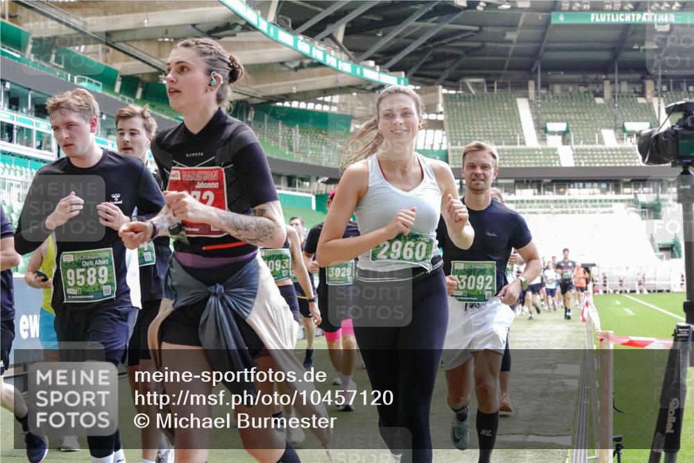 13.09.2026 - 21. swb-Marathon Bremen Michael Burmester http://msf.ph/oto/10457120 13.09.2026 13:11:27 Laufen im Stadion 265, 373, 581, 703, 843, 984, 1113, 1226, 1435, 1738, 1849, 1851, 1855, 1867, 1894, 1936, 1952, 1967, 2202, 2248, 2268, 2281, 2284, 2299, 2330, 2333, 2336, 2339, 2342, 2353, 2375, 2377, 2398, 2426, 2432, 2443, 2530, 2531, 2553, 2589, 2654, 2659, 2669, 2673, 2682, 2784, 2785, 2804, 2819, 2822, 2836, 2850, 2907, 2932, 2976, 3026, 3027, 3079, 3082, 3089, 3122, 3143, 3159, 3174, 3207, 3208, 3308, 3328, 3349, 3352, 3370, 3409, 3410, 3470, 3549, 551 meine-sportfotos.de