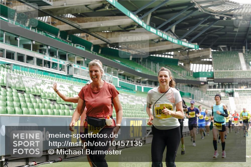 13.09.2026 - 21. swb-Marathon Bremen Michael Burmester http://msf.ph/oto/10457135 13.09.2026 10:33:27 Laufen im Stadion 10018, 10067, 10078, 10166, 10177, 10184, 10203, 10211, 10226, 10236, 10240, 10243, 10246, 10249, 10254, 10256, 10297, 10300, 10322, 10355, 10365, 10372, 10374, 10379, 10383, 10394, 10408, 10410, 10415, 10423, 10428, 10443, 10460, 10486, 10494, 10517, 10518, 10530, 10540, 10550, 10565, 10578, 10604, 10646, 10668, 10670, 10673, 10675, 10687, 10690, 10691, 10699, 10703, 10707, 10721, 10728, 10745, 10749, 10750, 10771, 10772, 10787, 10788, 10794, 10809, 10857 meine-sportfotos.de
