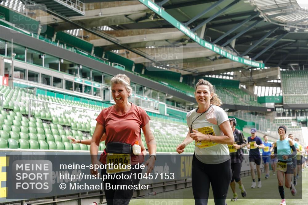 13.09.2026 - 21. swb-Marathon Bremen Michael Burmester http://msf.ph/oto/10457153 13.09.2026 10:33:27 Laufen im Stadion 10018, 10067, 10078, 10166, 10177, 10184, 10203, 10211, 10226, 10236, 10240, 10243, 10246, 10249, 10254, 10256, 10297, 10300, 10322, 10355, 10365, 10372, 10374, 10379, 10383, 10394, 10408, 10410, 10415, 10423, 10428, 10443, 10460, 10486, 10494, 10517, 10518, 10530, 10540, 10550, 10565, 10578, 10604, 10646, 10668, 10670, 10673, 10675, 10687, 10690, 10691, 10699, 10703, 10707, 10721, 10728, 10745, 10749, 10750, 10771, 10772, 10787, 10788, 10794, 10809, 10857 meine-sportfotos.de