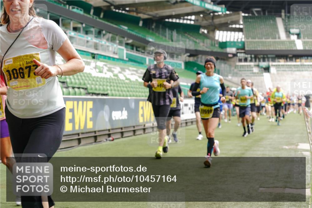 13.09.2026 - 21. swb-Marathon Bremen Michael Burmester http://msf.ph/oto/10457164 13.09.2026 10:33:28 Laufen im Stadion 10018, 10067, 10078, 10166, 10177, 10184, 10203, 10211, 10226, 10236, 10240, 10243, 10246, 10249, 10254, 10256, 10297, 10300, 10322, 10355, 10365, 10372, 10374, 10379, 10383, 10394, 10408, 10410, 10415, 10423, 10428, 10443, 10460, 10486, 10494, 10517, 10518, 10530, 10550, 10565, 10578, 10604, 10646, 10668, 10670, 10673, 10675, 10687, 10690, 10691, 10699, 10700, 10707, 10721, 10728, 10745, 10749, 10750, 10771, 10772, 10787, 10788, 10794, 10809, 10857 meine-sportfotos.de