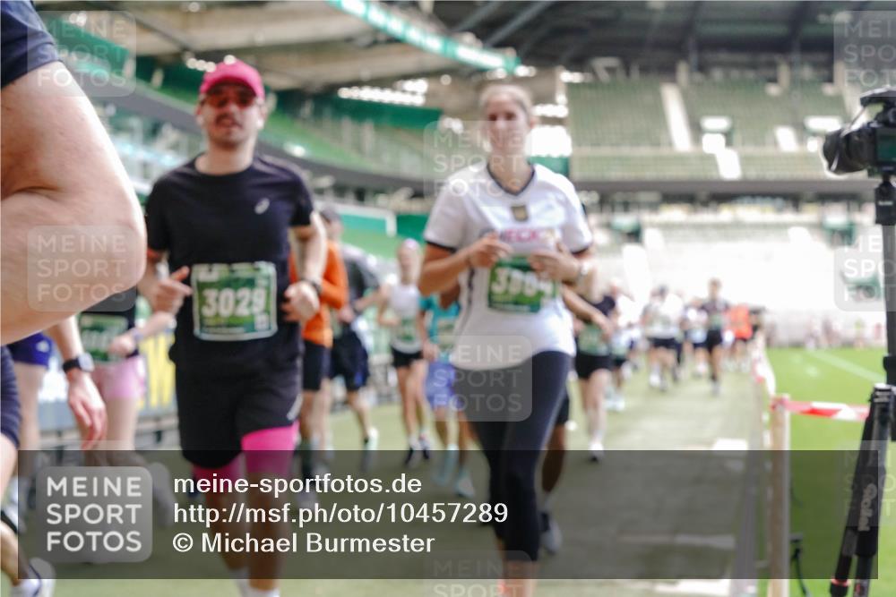 13.09.2026 - 21. swb-Marathon Bremen Michael Burmester http://msf.ph/oto/10457289 13.09.2026 13:11:30 Laufen im Stadion 265, 373, 581, 703, 843, 984, 1113, 1226, 1435, 1738, 1849, 1851, 1855, 1867, 1894, 1936, 1952, 1967, 2202, 2248, 2268, 2281, 2284, 2299, 2330, 2333, 2336, 2339, 2342, 2353, 2375, 2377, 2398, 2426, 2432, 2443, 2530, 2531, 2553, 2589, 2654, 2659, 2669, 2673, 2682, 2784, 2804, 2819, 2822, 2836, 2850, 2907, 2932, 2976, 3026, 3027, 3079, 3082, 3089, 3122, 3143, 3159, 3174, 3207, 3208, 3308, 3328, 3349, 3352, 3370, 3409, 3410, 3470, 3549, 551 meine-sportfotos.de
