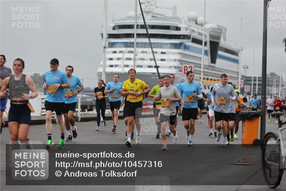 13.09.2026 - Kiel Lauf Andreas Tolksdorf http://msf.ph/oto/10457316 13.09.2026 11:58:19 Kiellinie 1, 3, 275, 739, 9597 meine-sportfotos.de