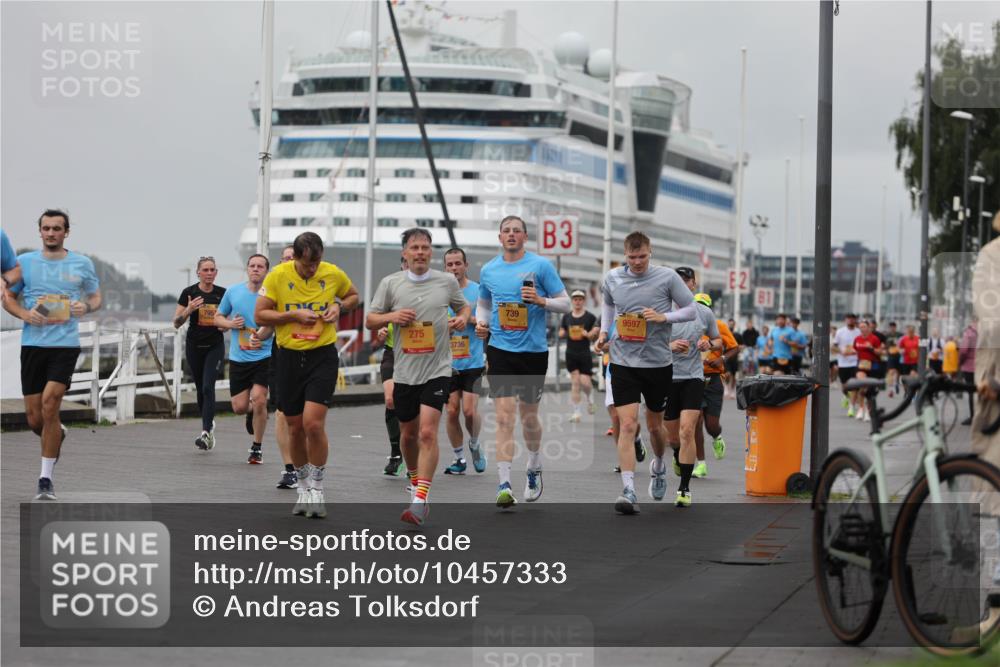 13.09.2026 - Kiel Lauf Andreas Tolksdorf http://msf.ph/oto/10457333 13.09.2026 11:58:20 Kiellinie 275, 3736, 3, 739, 9597 meine-sportfotos.de
