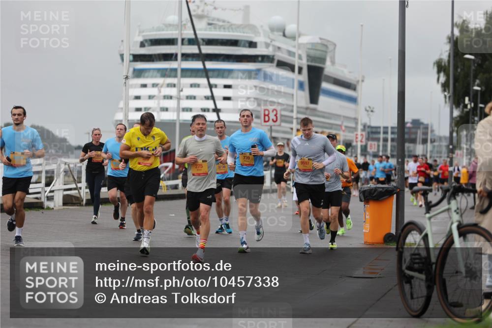 13.09.2026 - Kiel Lauf Andreas Tolksdorf http://msf.ph/oto/10457338 13.09.2026 11:58:20 Kiellinie 1, 3, 275, 3736, 739, 9597 meine-sportfotos.de