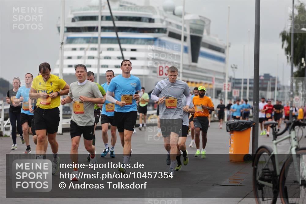 13.09.2026 - Kiel Lauf Andreas Tolksdorf http://msf.ph/oto/10457354 13.09.2026 11:58:21 Kiellinie 275, 3736, 3, 31, 739, 9597 meine-sportfotos.de