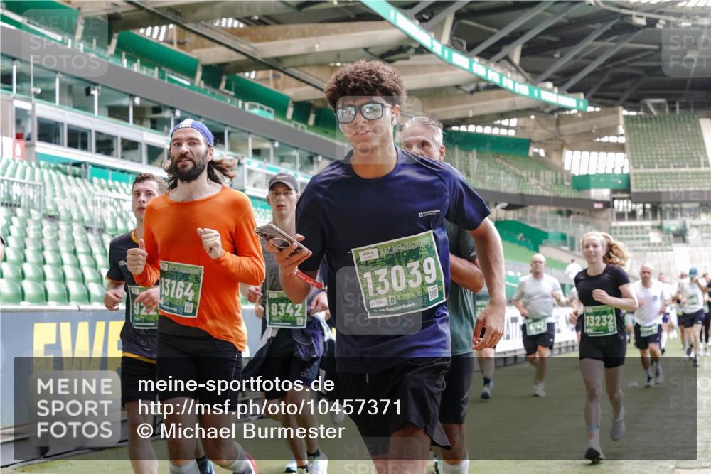 13.09.2026 - 21. swb-Marathon Bremen Michael Burmester http://msf.ph/oto/10457371 13.09.2026 13:11:32 Laufen im Stadion 265, 373, 581, 703, 843, 984, 1113, 1226, 1435, 1738, 1849, 1851, 1855, 1867, 1894, 1936, 1952, 1967, 2202, 2248, 2268, 2281, 2284, 2299, 2330, 2333, 2336, 2339, 2342, 2353, 2375, 2377, 2398, 2426, 2432, 2443, 2531, 2553, 2589, 2654, 2659, 2669, 2673, 2682, 2784, 2804, 2819, 2822, 2836, 2850, 2907, 2932, 2976, 3026, 3027, 3079, 3082, 3089, 3122, 3143, 3159, 3174, 3207, 3208, 3308, 3328, 3349, 3352, 3370, 3409, 3410, 3470, 3549, 551 meine-sportfotos.de
