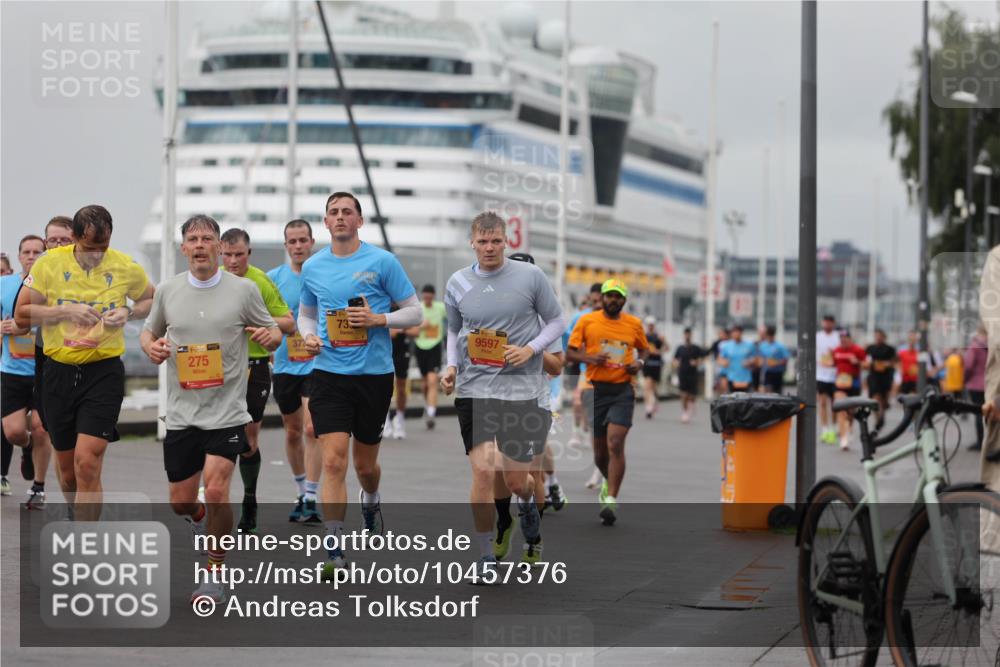 13.09.2026 - Kiel Lauf Andreas Tolksdorf http://msf.ph/oto/10457376 13.09.2026 11:58:22 Kiellinie 14, 35, 275, 73, 9597 meine-sportfotos.de