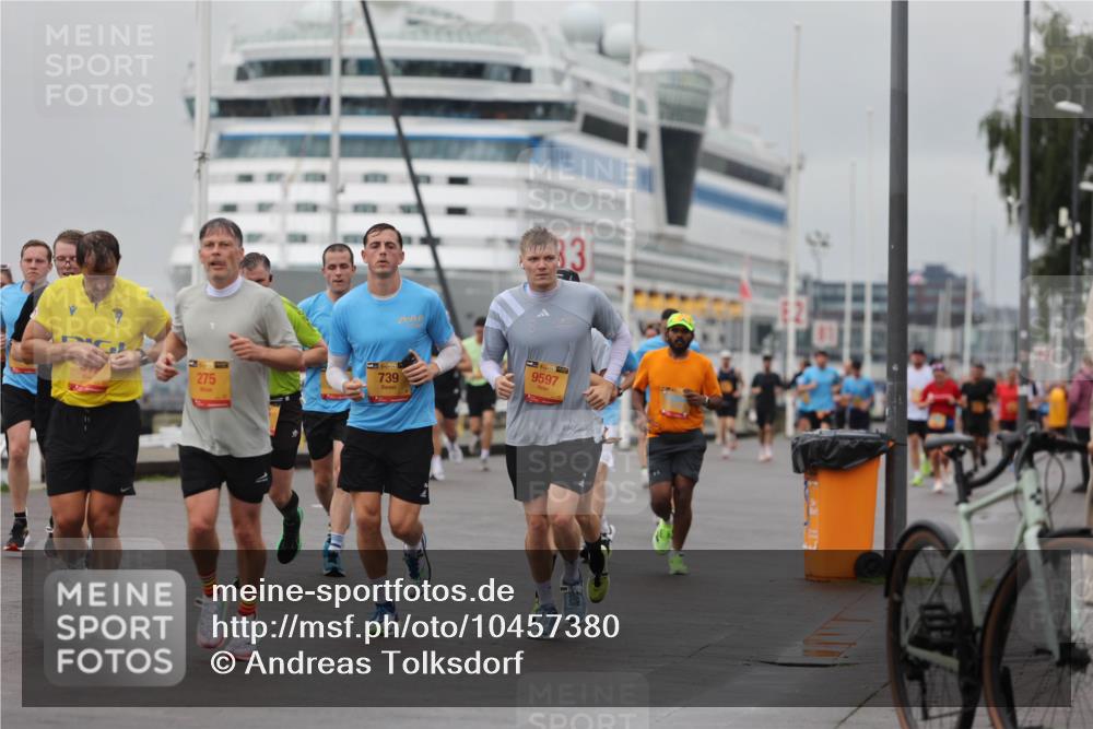 13.09.2026 - Kiel Lauf Andreas Tolksdorf http://msf.ph/oto/10457380 13.09.2026 11:58:22 Kiellinie 275, 739, 38, 9597, 3 meine-sportfotos.de