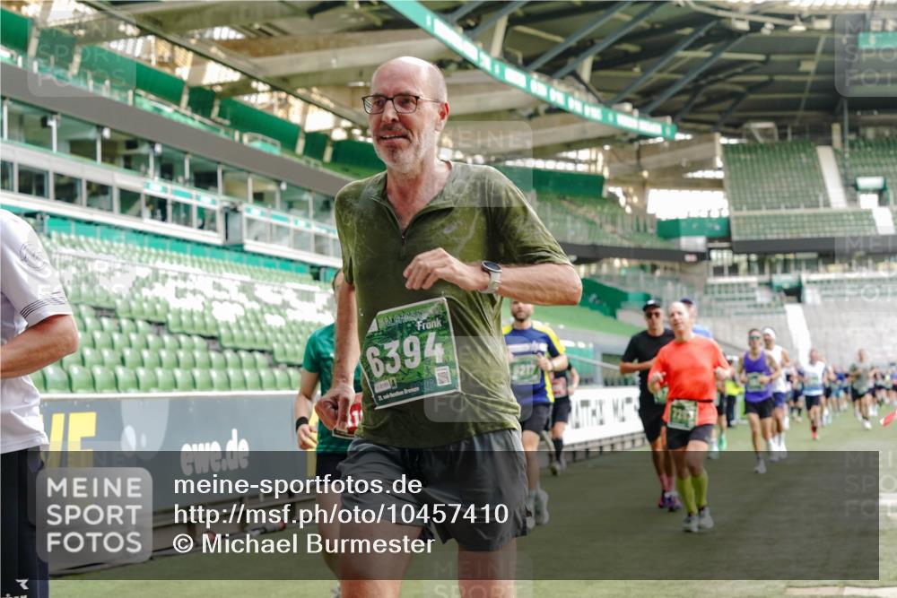 13.09.2026 - 21. swb-Marathon Bremen Michael Burmester http://msf.ph/oto/10457410 13.09.2026 12:53:52 Laufen im Stadion 102, 145, 161, 189, 313, 376, 385, 461, 472, 481, 541, 560, 615, 616, 666, 675, 683, 696, 740, 755, 792, 816, 827, 982, 985, 987, 1033, 1053, 1056, 1076, 1207, 1252, 1297, 1419, 1433, 1445, 1468, 1528, 1542, 1551, 1631, 1646, 1658, 1664, 1704, 1707, 1814, 2007, 2043, 2055, 2203, 2280, 2350, 2362, 2401, 2422, 2454, 2480, 2499, 2623, 2701, 2767, 2801, 2820, 2824, 2858, 2870, 2882, 2913, 2962, 2971, 2997, 3012, 3054, 3149, 3206, 3236, 3357, 3362, 3413, 4605 meine-sportfotos.de