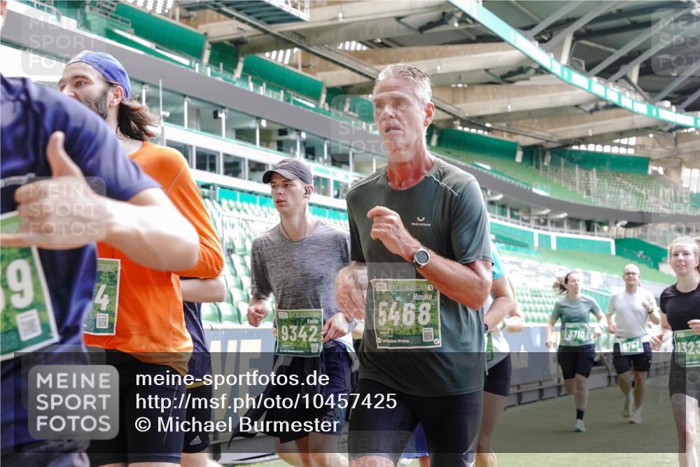 13.09.2026 - 21. swb-Marathon Bremen Michael Burmester http://msf.ph/oto/10457425 13.09.2026 13:11:32 Laufen im Stadion 265, 373, 581, 703, 843, 984, 1113, 1226, 1435, 1738, 1849, 1851, 1855, 1867, 1894, 1936, 1952, 1967, 2202, 2248, 2268, 2281, 2284, 2299, 2330, 2333, 2336, 2339, 2342, 2353, 2375, 2377, 2398, 2426, 2432, 2443, 2531, 2553, 2589, 2654, 2659, 2669, 2673, 2682, 2784, 2804, 2819, 2822, 2836, 2850, 2907, 2932, 2976, 3026, 3027, 3079, 3082, 3089, 3122, 3143, 3159, 3174, 3207, 3208, 3308, 3328, 3349, 3352, 3370, 3409, 3410, 3470, 3549, 551 meine-sportfotos.de