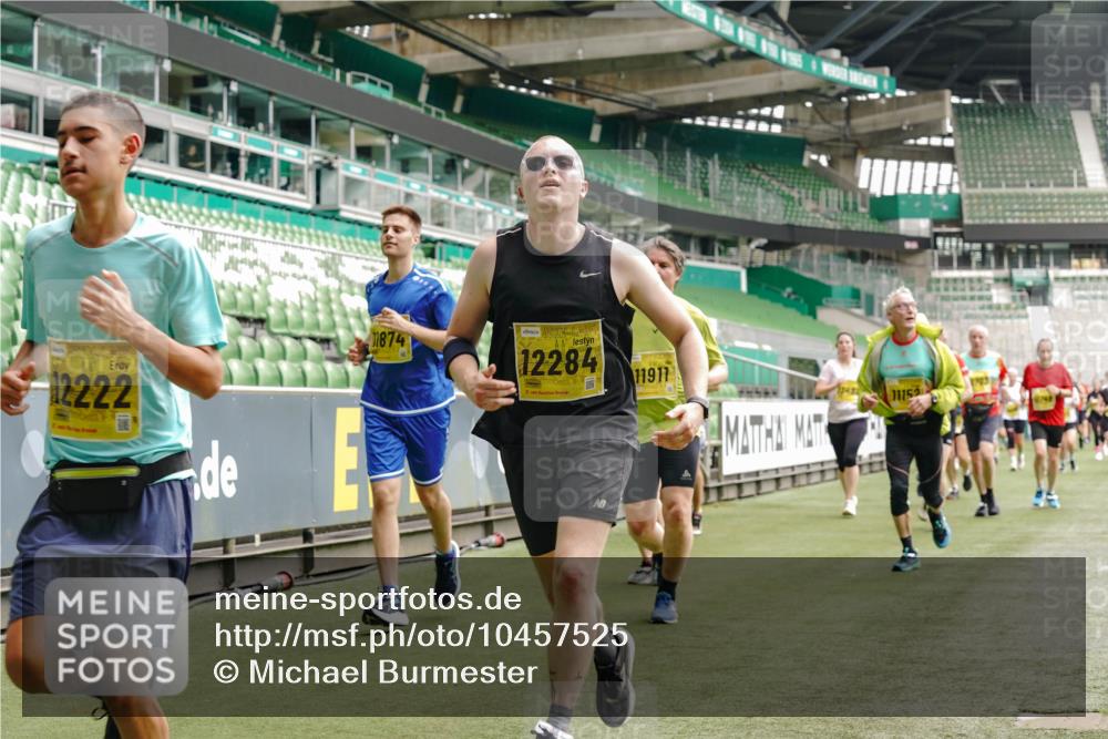 13.09.2026 - 21. swb-Marathon Bremen Michael Burmester http://msf.ph/oto/10457525 13.09.2026 10:33:33 Laufen im Stadion 10018, 10067, 10078, 10166, 10177, 10184, 10203, 10211, 10226, 10236, 10240, 10243, 10246, 10249, 10254, 10256, 10297, 10300, 10322, 10355, 10365, 10372, 10374, 10379, 10383, 10394, 10408, 10410, 10415, 10423, 10428, 10460, 10486, 10494, 10517, 10518, 10530, 10550, 10565, 10578, 10604, 10668, 10670, 10673, 10675, 10687, 10690, 10691, 10699, 10700, 10707, 10721, 10728, 10745, 10749, 10750, 10771, 10772, 10787, 10788, 10794, 10809, 10857, 11126 meine-sportfotos.de