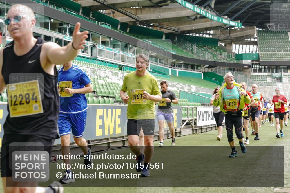 13.09.2026 - 21. swb-Marathon Bremen Michael Burmester http://msf.ph/oto/10457561 13.09.2026 10:33:34 Laufen im Stadion 10018, 10067, 10078, 10166, 10177, 10184, 10203, 10211, 10226, 10236, 10240, 10243, 10246, 10249, 10254, 10256, 10297, 10300, 10322, 10355, 10365, 10372, 10374, 10379, 10383, 10394, 10408, 10410, 10415, 10423, 10428, 10460, 10486, 10494, 10517, 10518, 10530, 10550, 10565, 10578, 10604, 10668, 10670, 10673, 10675, 10687, 10690, 10691, 10699, 10700, 10707, 10721, 10728, 10745, 10749, 10750, 10771, 10772, 10787, 10788, 10794, 10809, 10857, 11126 meine-sportfotos.de