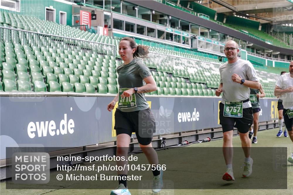 13.09.2026 - 21. swb-Marathon Bremen Michael Burmester http://msf.ph/oto/10457566 13.09.2026 13:11:35 Laufen im Stadion 265, 373, 581, 703, 843, 984, 1113, 1226, 1435, 1738, 1849, 1851, 1855, 1867, 1894, 1936, 1952, 1967, 2202, 2248, 2268, 2281, 2284, 2299, 2330, 2333, 2336, 2339, 2342, 2353, 2375, 2377, 2398, 2426, 2432, 2443, 2531, 2589, 2654, 2659, 2669, 2673, 2682, 2784, 2804, 2819, 2822, 2836, 2850, 2907, 2932, 2976, 3026, 3027, 3079, 3082, 3089, 3122, 3143, 3159, 3174, 3207, 3208, 3308, 3328, 3349, 3352, 3370, 3409, 3410, 3470, 3549, 551 meine-sportfotos.de