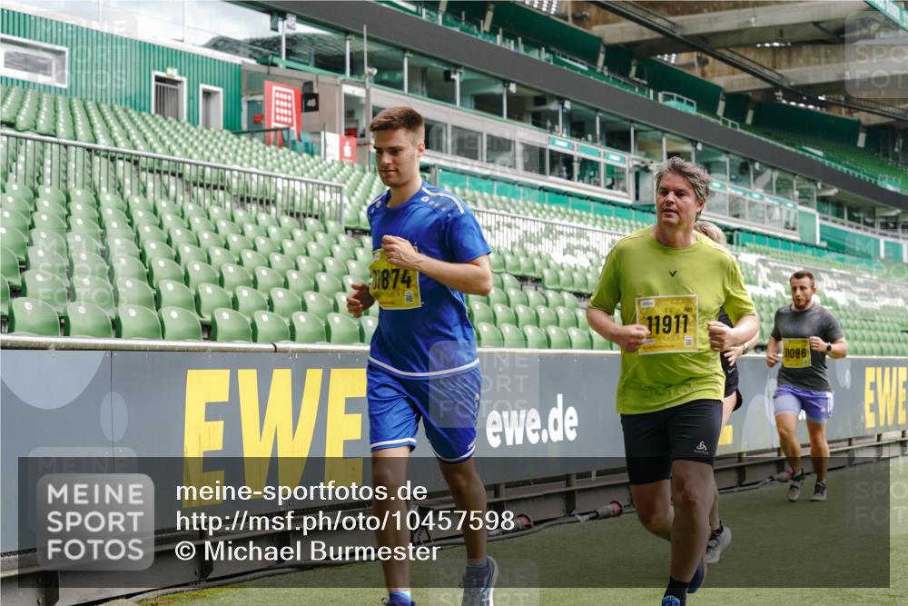 13.09.2026 - 21. swb-Marathon Bremen Michael Burmester http://msf.ph/oto/10457598 13.09.2026 10:33:35 Laufen im Stadion 10018, 10067, 10078, 10166, 10177, 10184, 10203, 10211, 10226, 10236, 10240, 10243, 10249, 10254, 10256, 10297, 10300, 10322, 10355, 10365, 10372, 10374, 10379, 10383, 10394, 10408, 10410, 10415, 10423, 10428, 10460, 10486, 10494, 10517, 10518, 10530, 10550, 10565, 10578, 10604, 10668, 10670, 10673, 10675, 10687, 10690, 10691, 10699, 10700, 10707, 10721, 10728, 10745, 10749, 10750, 10771, 10772, 10787, 10788, 10794, 10809, 10828, 10857, 10914, 11126 meine-sportfotos.de