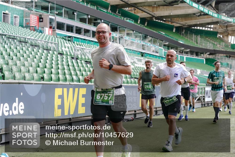 13.09.2026 - 21. swb-Marathon Bremen Michael Burmester http://msf.ph/oto/10457629 13.09.2026 13:11:36 Laufen im Stadion 265, 373, 581, 703, 843, 984, 1113, 1226, 1435, 1738, 1849, 1851, 1855, 1894, 1936, 1952, 1967, 2202, 2248, 2268, 2281, 2284, 2299, 2330, 2333, 2336, 2339, 2342, 2353, 2375, 2377, 2398, 2426, 2432, 2443, 2531, 2589, 2654, 2659, 2669, 2673, 2682, 2784, 2804, 2819, 2822, 2836, 2850, 2907, 2932, 2976, 3026, 3027, 3079, 3082, 3089, 3122, 3143, 3159, 3174, 3207, 3208, 3308, 3328, 3349, 3352, 3370, 3409, 3410, 3470, 3549, 551 meine-sportfotos.de