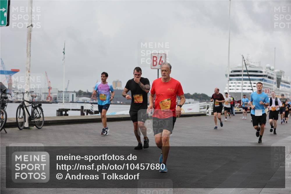 13.09.2026 - Kiel Lauf Andreas Tolksdorf http://msf.ph/oto/10457680 13.09.2026 11:58:53 Kiellinie 10966, 6907, 4, 39, 5708, 3 meine-sportfotos.de