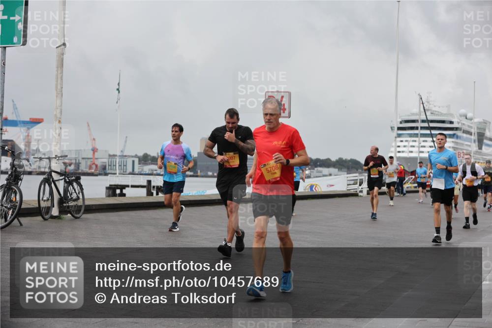 13.09.2026 - Kiel Lauf Andreas Tolksdorf http://msf.ph/oto/10457689 13.09.2026 11:58:54 Kiellinie 907, 1439, 5708, 3 meine-sportfotos.de