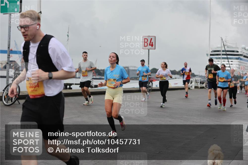 13.09.2026 - Kiel Lauf Andreas Tolksdorf http://msf.ph/oto/10457731 13.09.2026 11:59:01 Kiellinie 3354, 4917, 4 meine-sportfotos.de