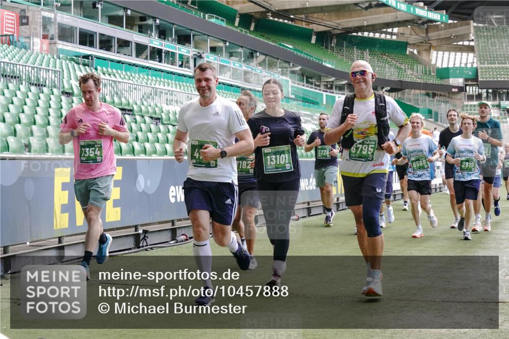 13.09.2026 - 21. swb-Marathon Bremen Michael Burmester http://msf.ph/oto/10457888 13.09.2026 13:11:40 Laufen im Stadion 265, 373, 581, 703, 843, 984, 1113, 1226, 1435, 1738, 1849, 1851, 1894, 1936, 1952, 1967, 2202, 2248, 2281, 2284, 2299, 2330, 2333, 2336, 2339, 2342, 2353, 2375, 2377, 2398, 2426, 2432, 2443, 2531, 2589, 2654, 2659, 2669, 2673, 2682, 2784, 2804, 2819, 2822, 2836, 2850, 2907, 2932, 2976, 3026, 3027, 3079, 3082, 3089, 3122, 3143, 3155, 3159, 3174, 3207, 3208, 3308, 3328, 3349, 3352, 3370, 3409, 3410, 3470, 3549, 551 meine-sportfotos.de