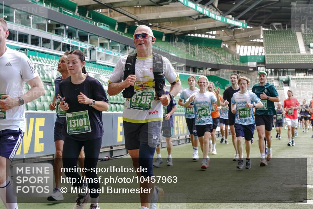 13.09.2026 - 21. swb-Marathon Bremen Michael Burmester http://msf.ph/oto/10457963 13.09.2026 13:11:41 Laufen im Stadion 118, 265, 373, 581, 703, 843, 984, 1113, 1226, 1435, 1738, 1849, 1851, 1894, 1936, 1952, 1967, 2202, 2248, 2281, 2284, 2299, 2330, 2333, 2336, 2339, 2342, 2353, 2375, 2377, 2398, 2426, 2432, 2443, 2531, 2589, 2654, 2659, 2669, 2673, 2682, 2784, 2804, 2819, 2822, 2836, 2850, 2907, 2932, 2976, 3026, 3027, 3079, 3082, 3089, 3122, 3143, 3155, 3159, 3174, 3207, 3208, 3308, 3328, 3349, 3352, 3370, 3409, 3410, 3470, 3549, 551 meine-sportfotos.de