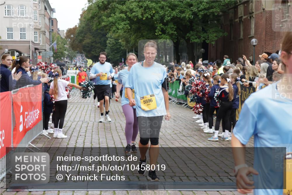 13.09.2026 - Kiel Lauf Yannick Fuchs http://msf.ph/oto/10458019 13.09.2026 09:50:26 Ziel 2811, 2816, 3561, 3698, 4229, 5184, 5254, 5596, 8023, 9109, 9549, 10302, 639, 951, 1033, 1366, 1796, 3042, 3602, 3914, 4856, 5535, 5619, 5791, 6706, 6707, 7142, 7864, 7937, 8042, 8584, 8585, 8589, 8790, 8890, 9122, 9683, 9780, 9793, 10074, 10108, 10178, 10487, 10491, 10548, 10653, 11565, 11814, 12047, 12462, 797, 1545, 3289, 3838, 4145, 4389, 5851, 6455, 7134, 7694, 8405, 8407, 8672, 9550, 9990, 10155, 10333, 2066, 3571, 4125, 6359, 6658 meine-sportfotos.de