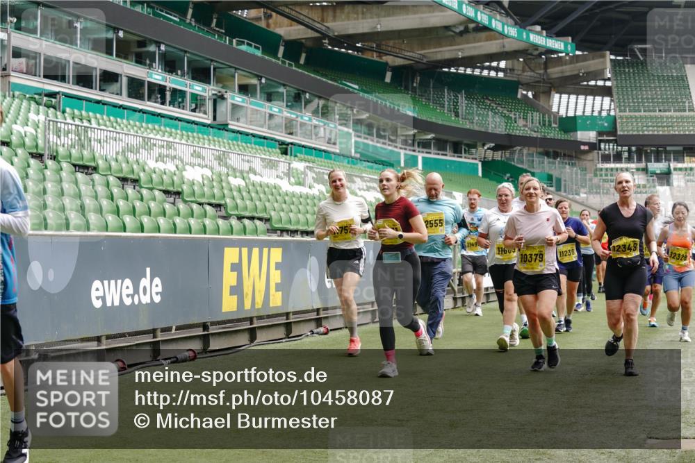 13.09.2026 - 21. swb-Marathon Bremen Michael Burmester http://msf.ph/oto/10458087 13.09.2026 10:33:42 Laufen im Stadion 10018, 10067, 10078, 10166, 10177, 10184, 10203, 10211, 10226, 10236, 10240, 10243, 10249, 10254, 10256, 10297, 10300, 10322, 10355, 10356, 10365, 10372, 10374, 10379, 10383, 10394, 10408, 10410, 10415, 10423, 10428, 10460, 10486, 10494, 10530, 10550, 10565, 10578, 10604, 10668, 10670, 10673, 10675, 10687, 10690, 10691, 10699, 10700, 10707, 10721, 10728, 10745, 10749, 10750, 10771, 10772, 10787, 10788, 10794, 10809, 10828, 10857, 10914, 11126, 11343 meine-sportfotos.de