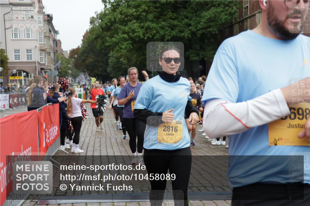 13.09.2026 - Kiel Lauf Yannick Fuchs http://msf.ph/oto/10458089 13.09.2026 09:50:32 Ziel 1545, 2811, 2816, 3289, 3561, 3698, 4229, 5596, 5851, 6592, 7585, 7662, 8407, 9109, 10302, 10865, 12319, 12705, 639, 951, 1033, 1366, 1796, 3042, 3602, 3914, 4856, 5184, 5254, 5535, 5619, 5791, 7142, 7864, 8023, 8042, 8584, 8585, 8589, 8790, 8890, 9122, 9549, 9683, 9780, 9793, 10074, 10108, 10178, 10487, 10491, 10548, 10653, 11565, 11814, 12462, 797, 3838, 4145, 4389, 5235, 6336, 6455, 6647, 6893, 7134, 7694, 8405, 8672, 9550, 9990, 10155, 10333, 11652, 6359 meine-sportfotos.de