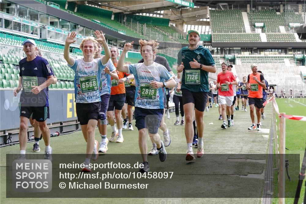 13.09.2026 - 21. swb-Marathon Bremen Michael Burmester http://msf.ph/oto/10458097 13.09.2026 13:11:42 Laufen im Stadion 118, 265, 373, 581, 703, 843, 984, 1113, 1226, 1334, 1435, 1738, 1849, 1851, 1894, 1936, 1952, 1967, 2202, 2248, 2281, 2284, 2299, 2330, 2333, 2336, 2339, 2342, 2353, 2375, 2377, 2398, 2426, 2432, 2443, 2531, 2589, 2654, 2659, 2669, 2673, 2682, 2784, 2804, 2819, 2822, 2836, 2850, 2907, 2932, 2976, 3026, 3027, 3079, 3082, 3089, 3122, 3143, 3155, 3159, 3174, 3207, 3208, 3308, 3328, 3349, 3352, 3370, 3409, 3410, 3470, 3549, 551 meine-sportfotos.de