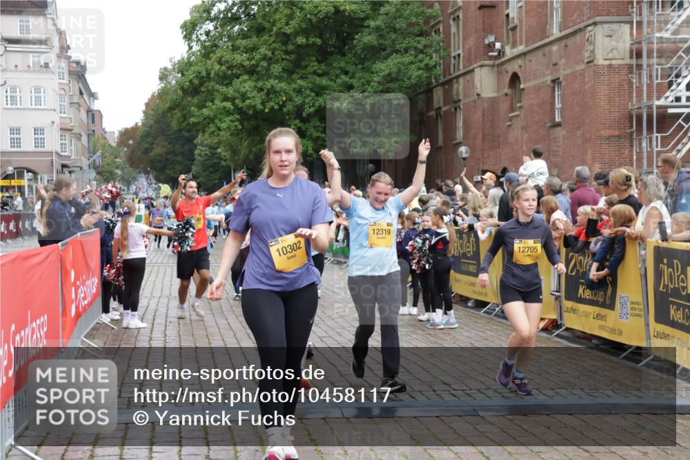 13.09.2026 - Kiel Lauf Yannick Fuchs http://msf.ph/oto/10458117 13.09.2026 09:50:34 Ziel 1545, 2811, 2816, 3289, 3561, 3698, 3838, 4145, 4229, 5596, 5851, 6592, 7585, 7662, 8407, 9109, 10302, 10865, 12319, 12705, 639, 951, 1033, 1366, 1796, 3042, 3602, 4856, 5184, 5254, 5535, 5596, 5619, 7142, 7864, 8023, 8042, 8584, 8585, 8589, 8790, 8890, 9122, 9549, 9683, 9780, 9793, 10074, 10108, 10487, 10491, 10548, 10653, 11565, 11814, 763, 797, 4389, 5235, 6336, 6455, 6647, 6829, 6893, 7134, 7449, 7694, 8405, 8672, 9550, 9990, 10155, 10333, 11652 meine-sportfotos.de