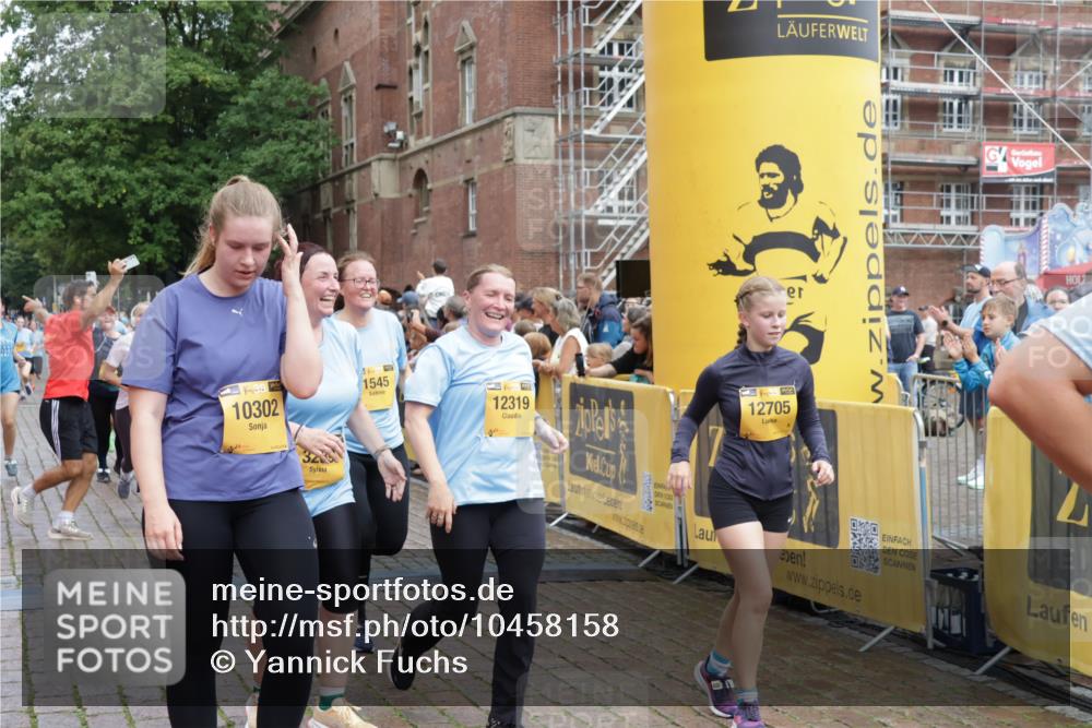 13.09.2026 - Kiel Lauf Yannick Fuchs http://msf.ph/oto/10458158 13.09.2026 09:50:36 Ziel 797, 1545, 2811, 2816, 3289, 3561, 3698, 3838, 4145, 5851, 6592, 7134, 7585, 7662, 7694, 8407, 8672, 9109, 9990, 10302, 10865, 12319, 12705, 639, 951, 1366, 1796, 3042, 3602, 4229, 4856, 5184, 5254, 5535, 5596, 5619, 7142, 7864, 8023, 8042, 8584, 8585, 8589, 8790, 8890, 9109, 9549, 9683, 9780, 9793, 10074, 10108, 10487, 10491, 10548, 10653, 11565, 11814, 763, 1373, 1949, 4389, 5235, 6138, 6336, 6455, 6647, 6829, 6893, 7449, 8405, 9550, 9551, 10155, 10333, 11141, 11652 meine-sportfotos.de