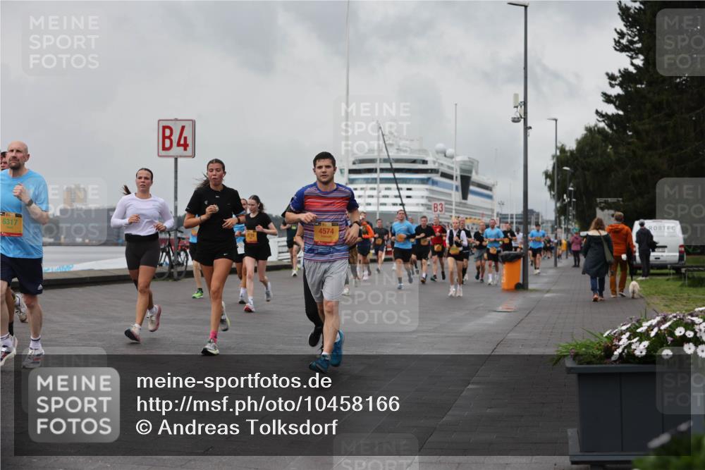 13.09.2026 - Kiel Lauf Andreas Tolksdorf http://msf.ph/oto/10458166 13.09.2026 11:59:21 Kiellinie 6317, 4, 8715, 4574, 3 meine-sportfotos.de