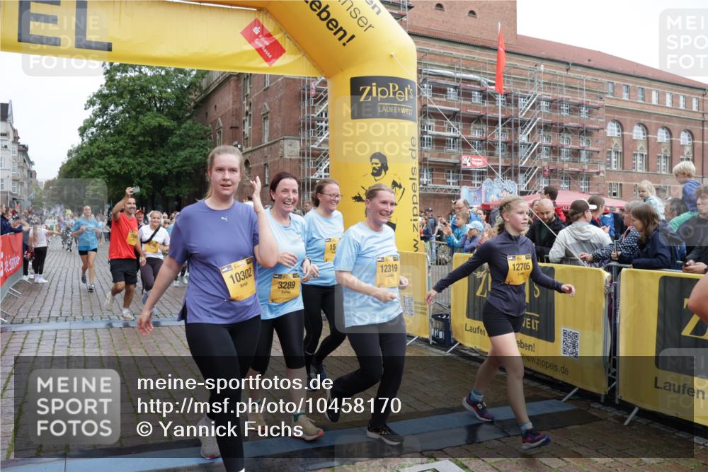 13.09.2026 - Kiel Lauf Yannick Fuchs http://msf.ph/oto/10458170 13.09.2026 09:50:37 Ziel 797, 1545, 2811, 2816, 3289, 3561, 3698, 3838, 4145, 5851, 6592, 7134, 7585, 7662, 7694, 8407, 8672, 9990, 10302, 10865, 12319, 12705, 639, 1366, 3042, 3602, 3698, 4229, 4856, 5184, 5254, 5535, 5596, 5619, 7142, 7864, 8023, 8042, 8790, 8890, 9109, 9549, 9683, 9780, 9793, 10074, 10108, 10487, 10491, 10548, 10653, 11565, 11814, 468, 763, 1373, 1949, 4389, 5235, 6138, 6336, 6455, 6647, 6829, 6893, 7449, 8405, 9550, 9551, 10155, 10333, 11141, 11652 meine-sportfotos.de