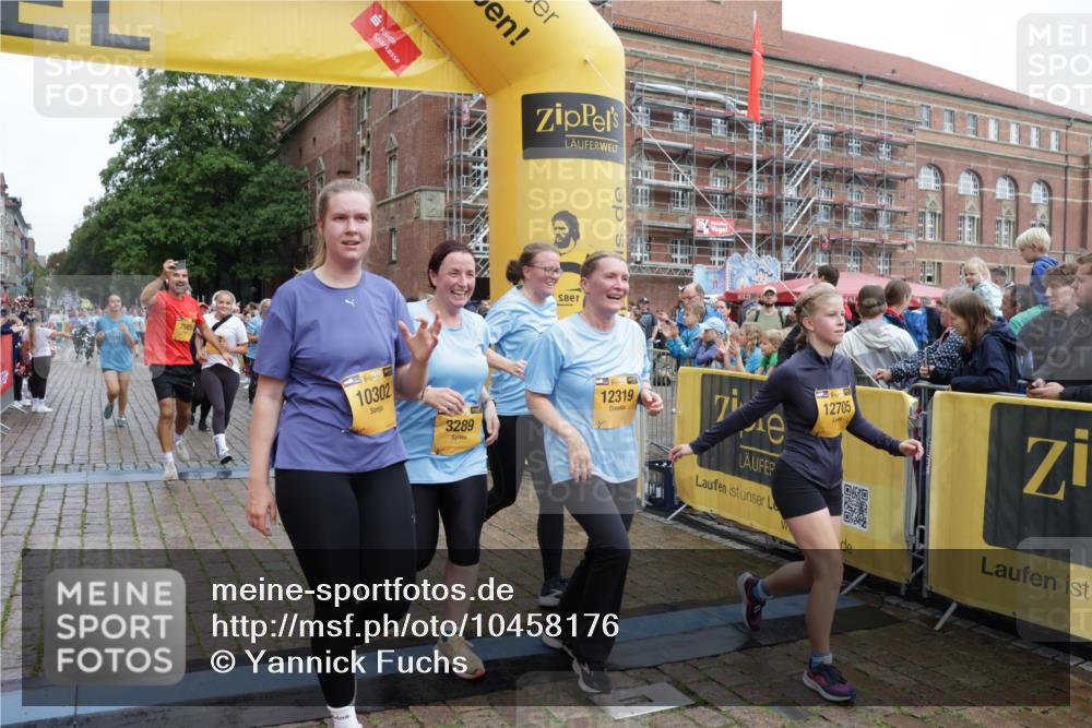 13.09.2026 - Kiel Lauf Yannick Fuchs http://msf.ph/oto/10458176 13.09.2026 09:50:37 Ziel 797, 1545, 2811, 2816, 3289, 3561, 3698, 3838, 4145, 5851, 6592, 7134, 7585, 7662, 7694, 8407, 8672, 9990, 10302, 10865, 12319, 12705, 639, 1366, 3042, 3602, 3698, 4229, 4856, 5184, 5254, 5535, 5596, 5619, 7142, 7864, 8023, 8042, 8790, 8890, 9109, 9549, 9683, 9780, 9793, 10074, 10108, 10487, 10491, 10548, 10653, 11565, 11814, 468, 763, 1373, 1949, 4389, 5235, 6138, 6336, 6455, 6647, 6829, 6893, 7449, 8405, 9550, 9551, 10155, 10333, 11141, 11652 meine-sportfotos.de