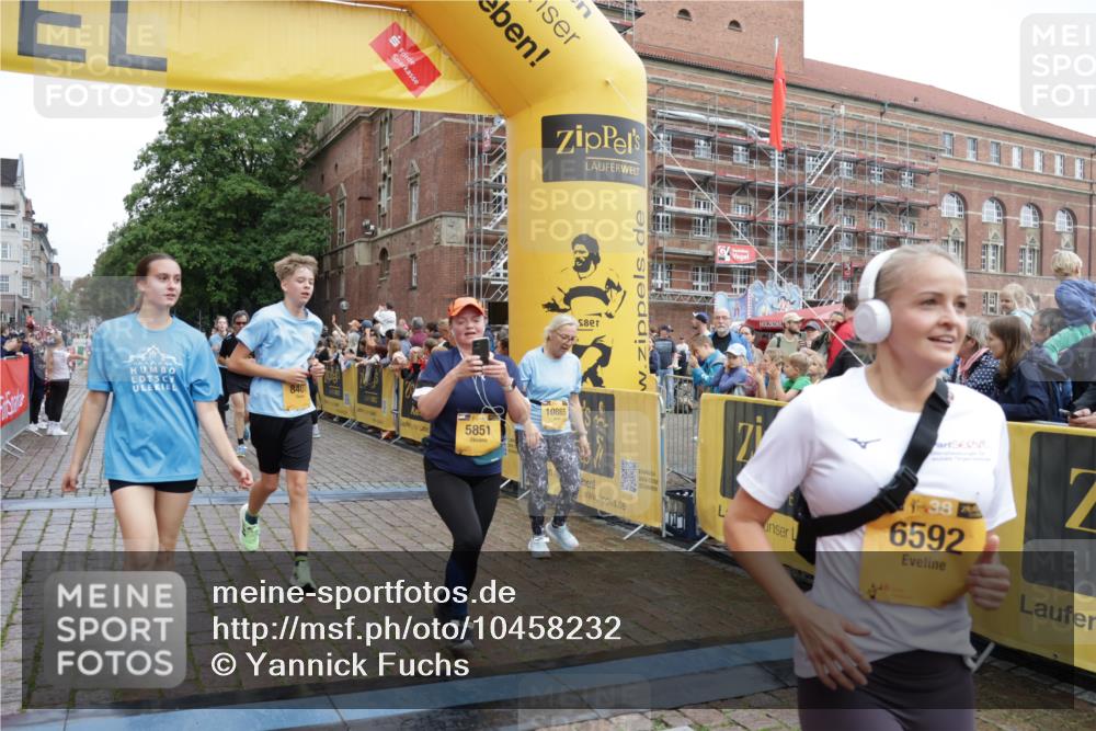 13.09.2026 - Kiel Lauf Yannick Fuchs http://msf.ph/oto/10458232 13.09.2026 09:50:40 Ziel 797, 1545, 3289, 3838, 4145, 4389, 5851, 6455, 6592, 7134, 7585, 7662, 7694, 8407, 8672, 9990, 10155, 10302, 10333, 10865, 12319, 12705, 1366, 2811, 2816, 3042, 3561, 3602, 3698, 4229, 5184, 5254, 5535, 5596, 5619, 7142, 7864, 8023, 8042, 9109, 9549, 9683, 9793, 10074, 10108, 10302, 10487, 10491, 10548, 10653, 11565, 11814, 468, 763, 764, 1373, 1949, 3723, 5235, 6138, 6336, 6647, 6794, 6829, 6893, 7449, 8405, 9550, 9551, 11141, 11652, 12103, 12727, 12834 meine-sportfotos.de