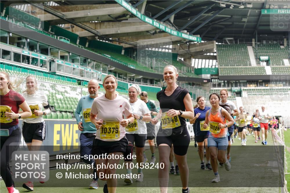 13.09.2026 - 21. swb-Marathon Bremen Michael Burmester http://msf.ph/oto/10458240 13.09.2026 10:33:44 Laufen im Stadion 10018, 10067, 10078, 10166, 10177, 10184, 10203, 10211, 10226, 10236, 10240, 10243, 10249, 10254, 10256, 10297, 10300, 10322, 10355, 10356, 10365, 10372, 10374, 10379, 10383, 10394, 10408, 10410, 10415, 10423, 10428, 10460, 10486, 10494, 10530, 10550, 10565, 10578, 10604, 10668, 10669, 10670, 10673, 10675, 10687, 10691, 10699, 10700, 10707, 10721, 10728, 10745, 10749, 10750, 10771, 10772, 10787, 10788, 10794, 10809, 10828, 10857, 10914, 11126, 11343 meine-sportfotos.de